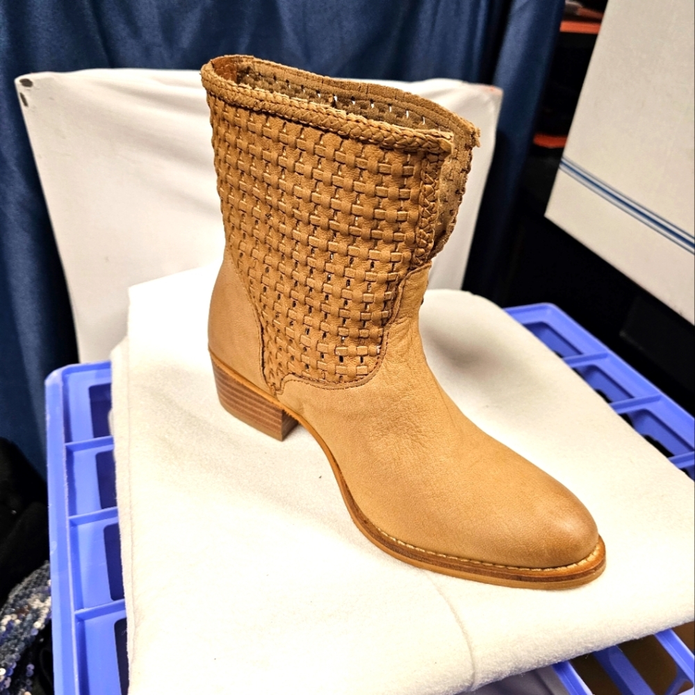 NIB Splendid Culver ankle boot